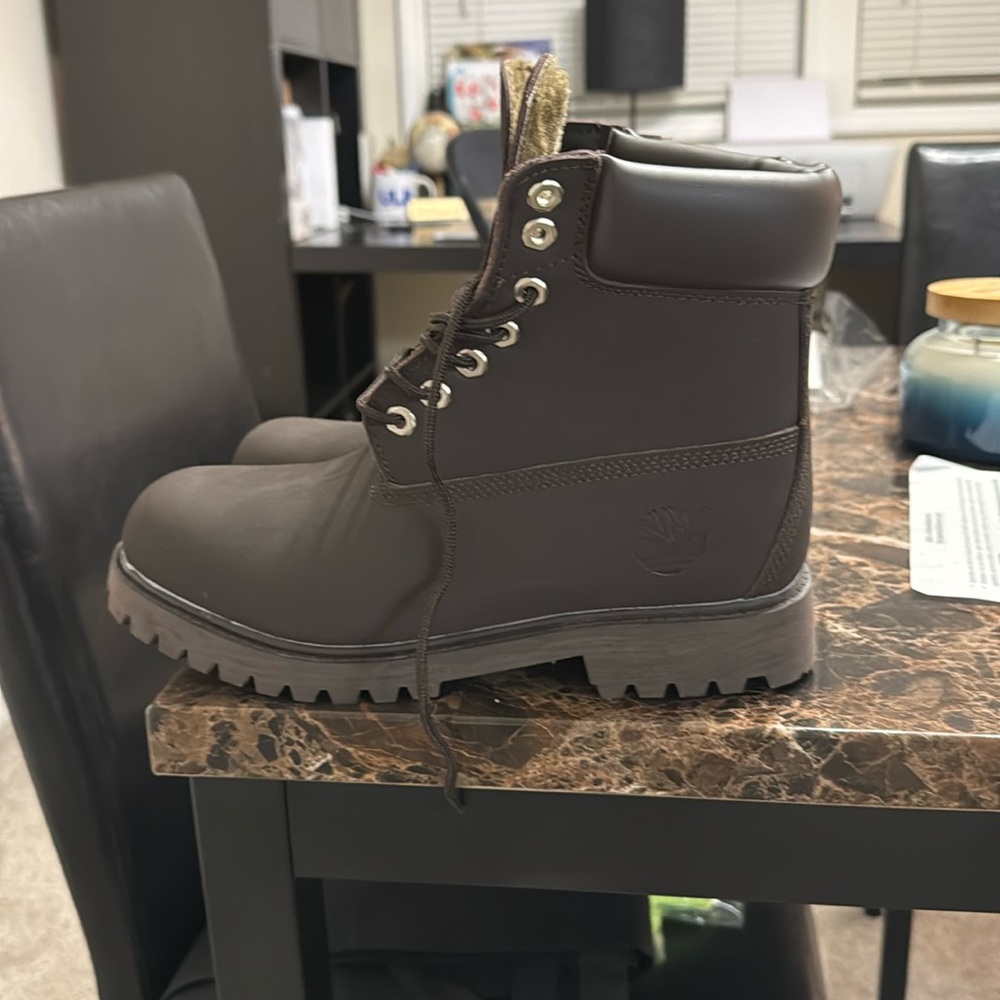 Timberland 6 inch premium rare fur lined boot. Brown. Men’s size 9.5